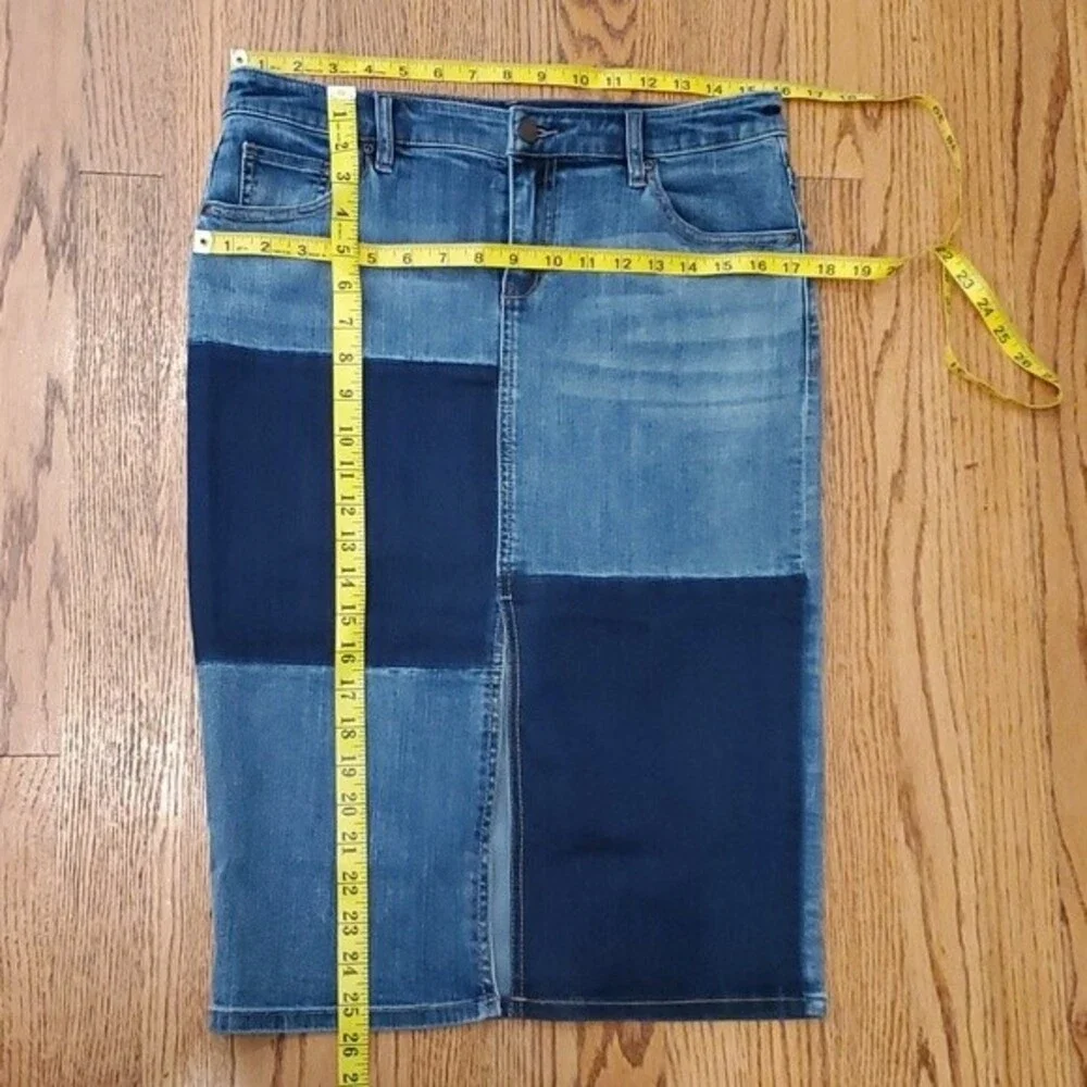 PATCHWORK JEAN SKIRT SIZE 8 MIDI LENGTH STRETCH  NY & CO DARK LIGHT